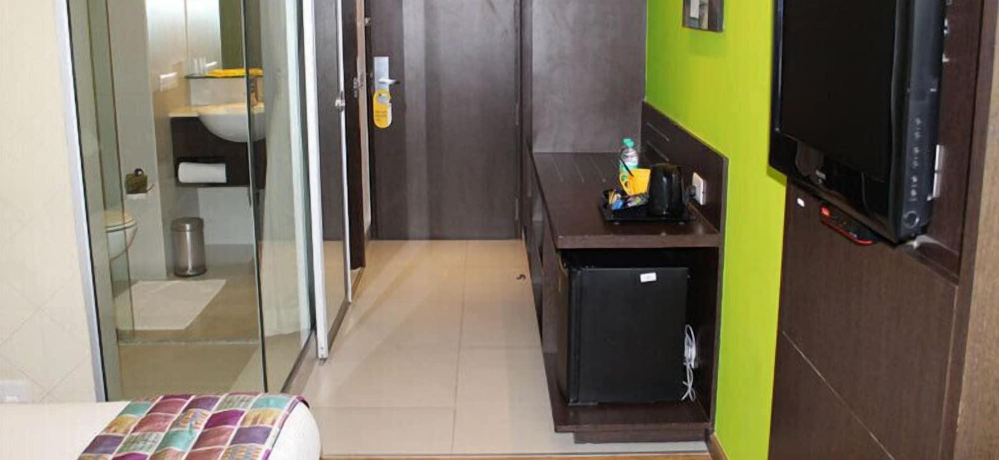 Keys Prima By Lemon Tree Hotels, Pimpri, Pune Extérieur photo