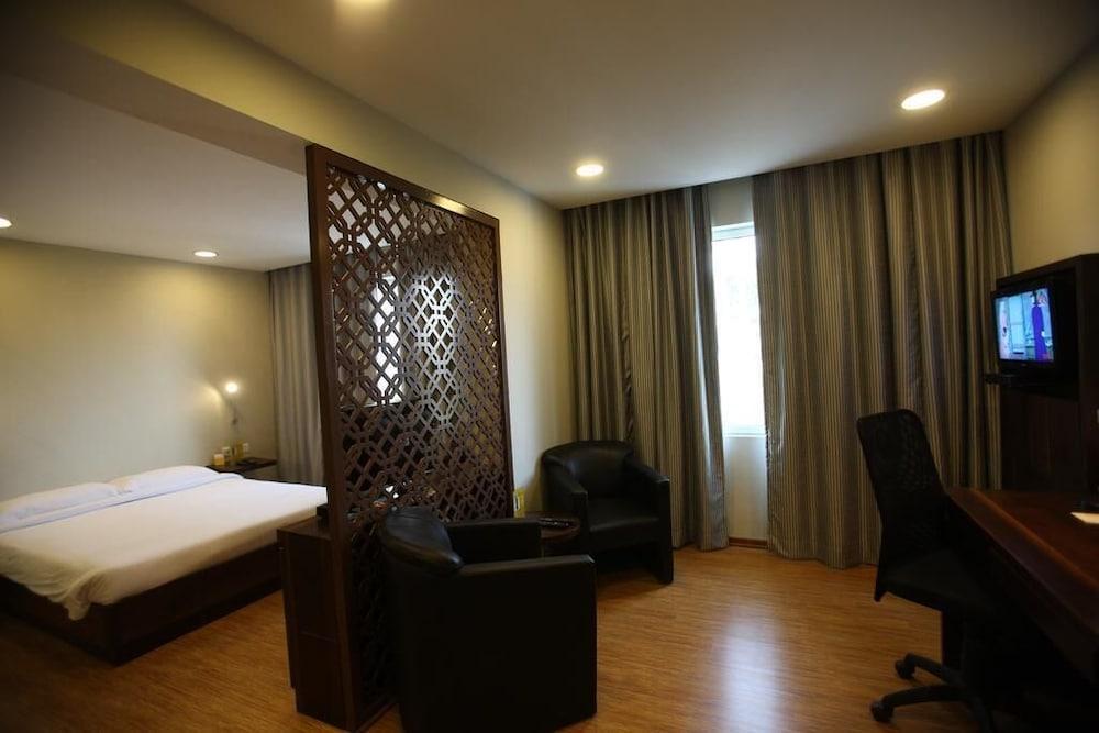 Keys Prima By Lemon Tree Hotels, Pimpri, Pune Extérieur photo