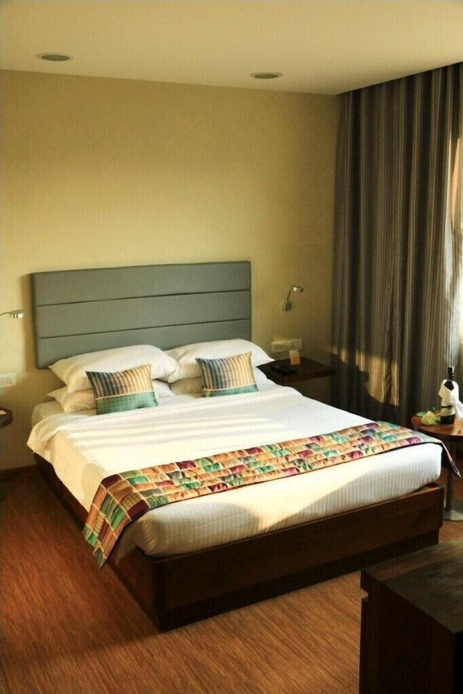 Keys Prima By Lemon Tree Hotels, Pimpri, Pune Extérieur photo