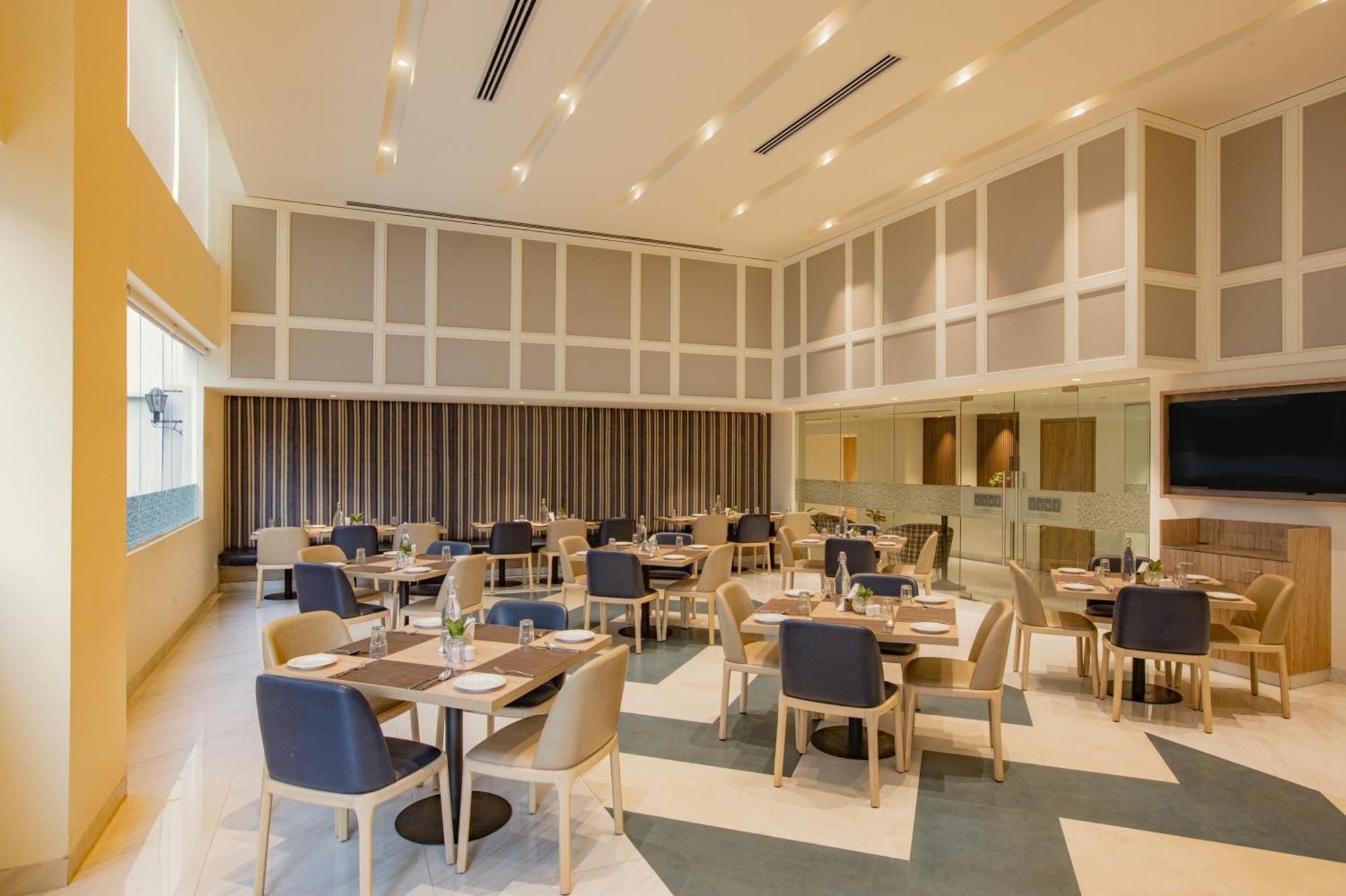 Keys Prima By Lemon Tree Hotels, Pimpri, Pune Extérieur photo