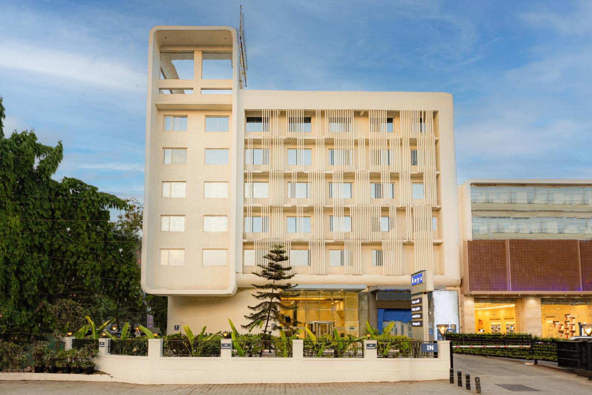 Keys Prima By Lemon Tree Hotels, Pimpri, Pune Extérieur photo